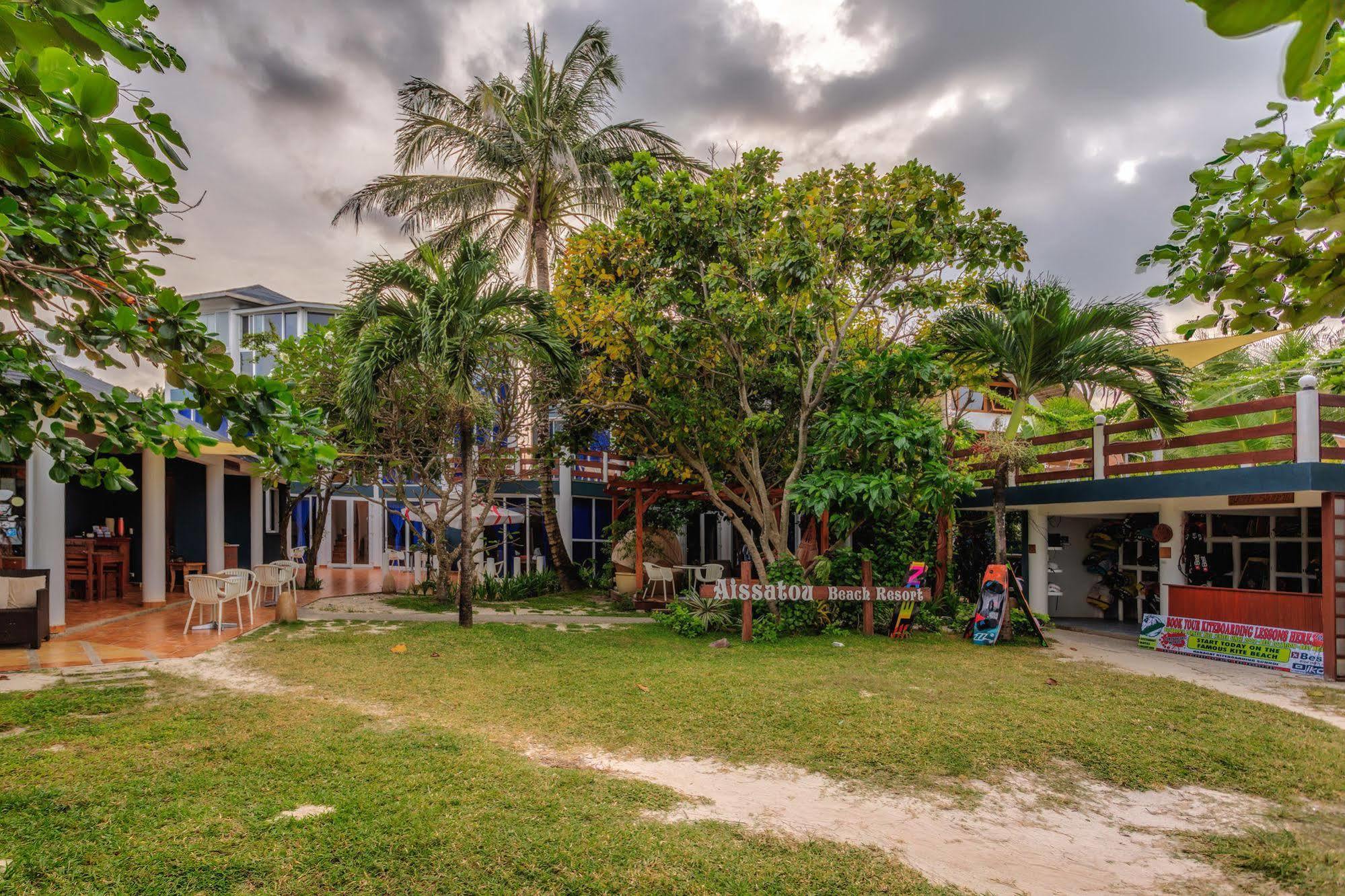 Aissatou Beach Resort Balabag  Exterior photo